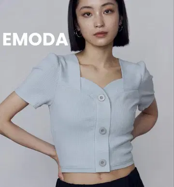 EMODA 프론트 버튼 숏 리브 탑