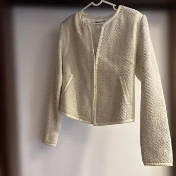 화이트 노카라 퀼팅 자켓