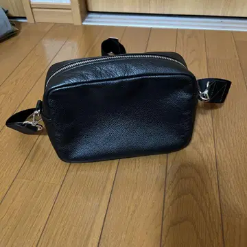 블랙 가죽 숄더백