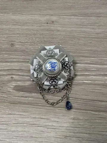 Ado 마즈 VIP석 혜택 브로치