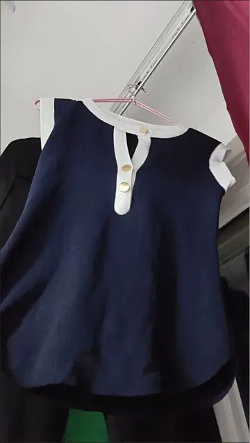 네이비 슬리브리스 셔츠