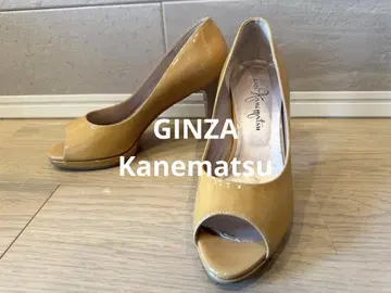 새상품급 긴자 카네마츠 베이지 에나멜 오픈토 펌프스