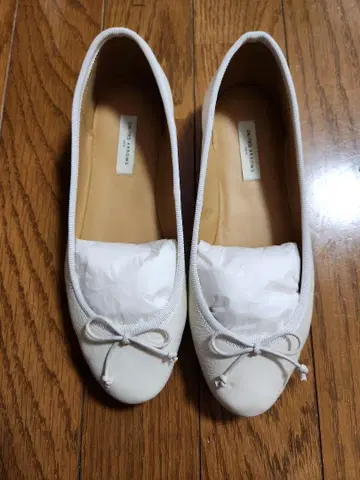 유나이티드 애로우즈 화이트 가죽 발레 슈즈 리본 포함 기사용