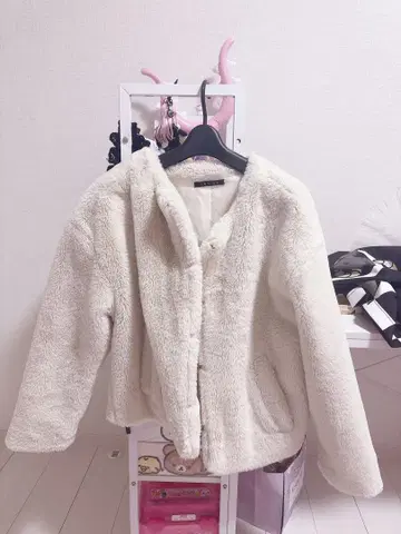 INGNI 아이보리 인조 모피 무스탕 코트