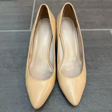 모드 에자코카리노 힐 펌프스