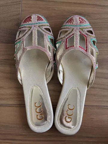 GCC 비즈 장식 샌들 39