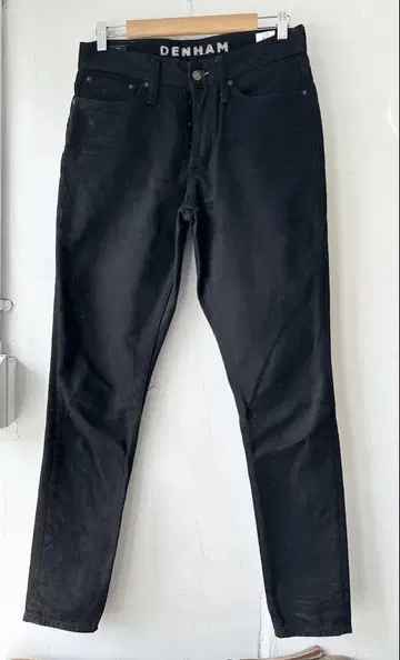 DENHAM 블랙 데님 슬림 핏 30 덴함