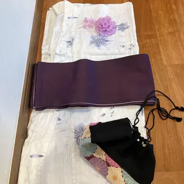 꽃무늬 유카타, 보라색 오비, 머리 장식, 복조리 세트