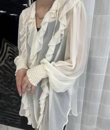 AMERI RUFFLE FRILL CHIFFON BLOUSE 아이보리 F