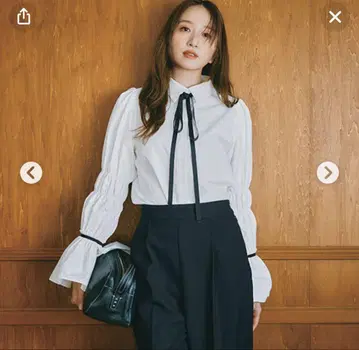 택 포함 새상품 THREE SQUARE 셔링 보타이 블라우스 화이트