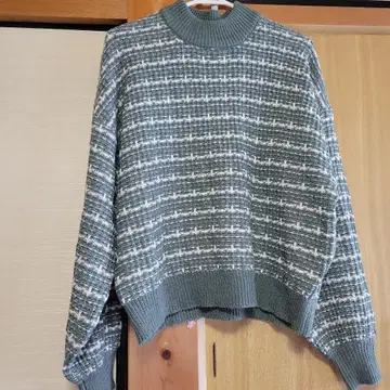 울 100% 볼륨 슬리브 니트