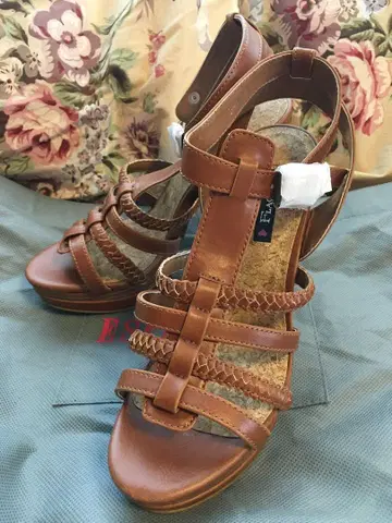 새상품 브라운 스트랩 하이힐 샌들 24cm