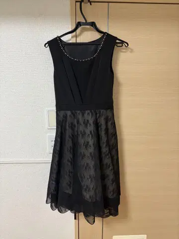 비즈 장식 블랙 드레스