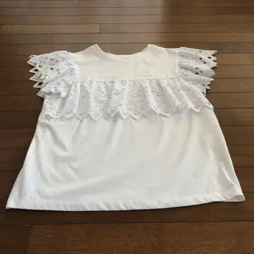 그레이스 콘티넨탈 컷워크 탑