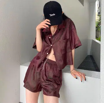 주에미 페일리 자카드 단추 장식 셔츠