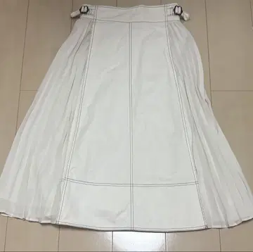 새상품급 그로브 데님 플리츠 화이트 스커트