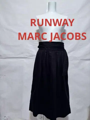 RUNWAY MARC JACOBS 블랙 플리츠 스커트 사이즈 4