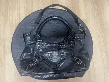 블랙 가죽 숄더백
