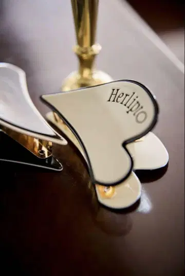 새상품 herlipto Bicolor Heart Hair Clip