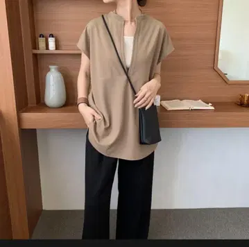 BLATE 드레이프감 메니 웨이 키 넥 탑 스 모카