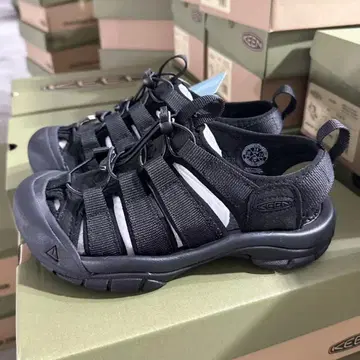 KEEN 블랙 스포츠 샌들 23cm