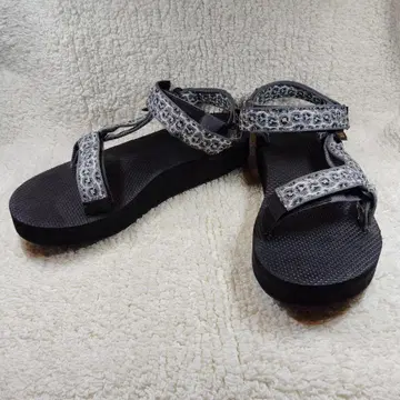 Teva 테바 통굽 샌들 HURRICANE BOA 패턴 24