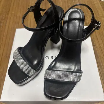 GRL 스톤이 달린 블랙 샌들 하이 힐