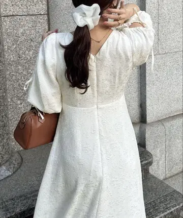Junoah 소매 리본 자카드 플레어 원피스