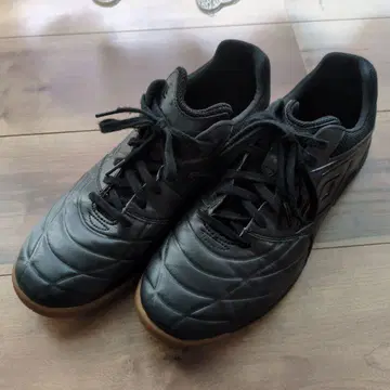 Umbro 블랙 축구화