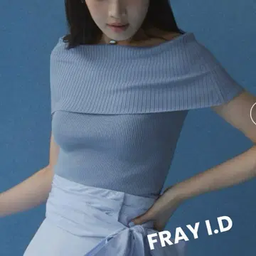 FRAY I.D 오프숄더 리브 슬리브리스 니트