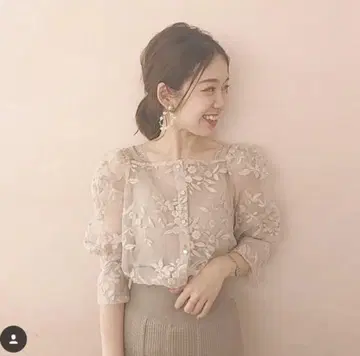 chico 오간자 자수 블라우스