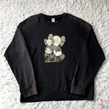 KAWS 카우스 유니클로 UT 트레이닝복 XL 사이즈 블랙 76