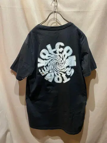 Volcom 블랙 스파이럴 디자인 티셔츠
