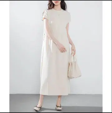 분또 소재 크림색 반팔 티셔츠 원피스
