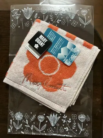 MARY QUANT 꽃무늬 도트 타월
