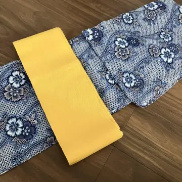 청색과 흰색 꽃무늬 유카타와 노랑 반폭 오비 세트