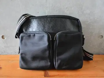 던힐 던힐 디 에이트 숄더백 A4 PC 수납 가능 블랙