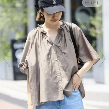실크 혼방 프릴 칼라 5부 소매 블라우스