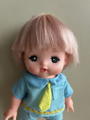 멜짱 본체와 스카이블루 의류 헤어 컷 포함