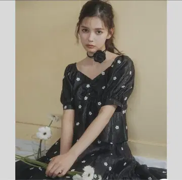 REDYAZEL 플라워 자수 페플럼 블라우스