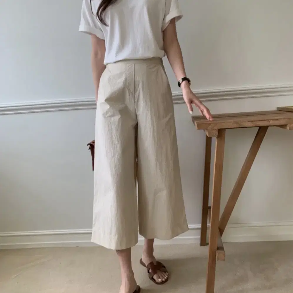 【美品】LOW CLASSIC Curve Hole Long Skirt M Low Classic Curve Hole Long Skirt M on Bunjang Global Site.