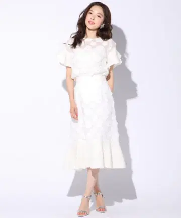 택 포함 새상품 퀸즈 코트 플라워 컷 스커트 셋업