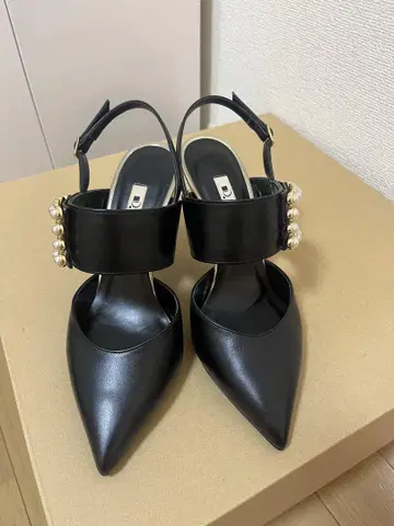 블랙 펄 장식 하이힐
