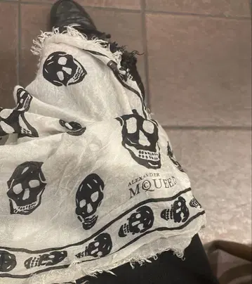 AlexanderMcqueen 알렉산더 맥퀸 스컬 스톨