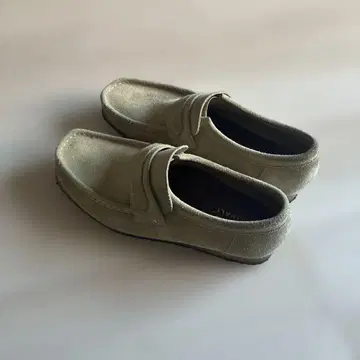 [가격 인하 협상 가능] CLARKS 왈라비 로퍼 베이지 스웨이드 클락스