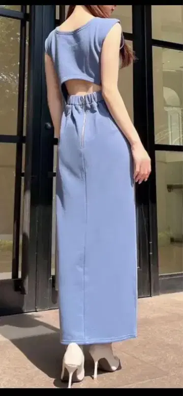 리젝시 백 오픈 슬릿 원피스
