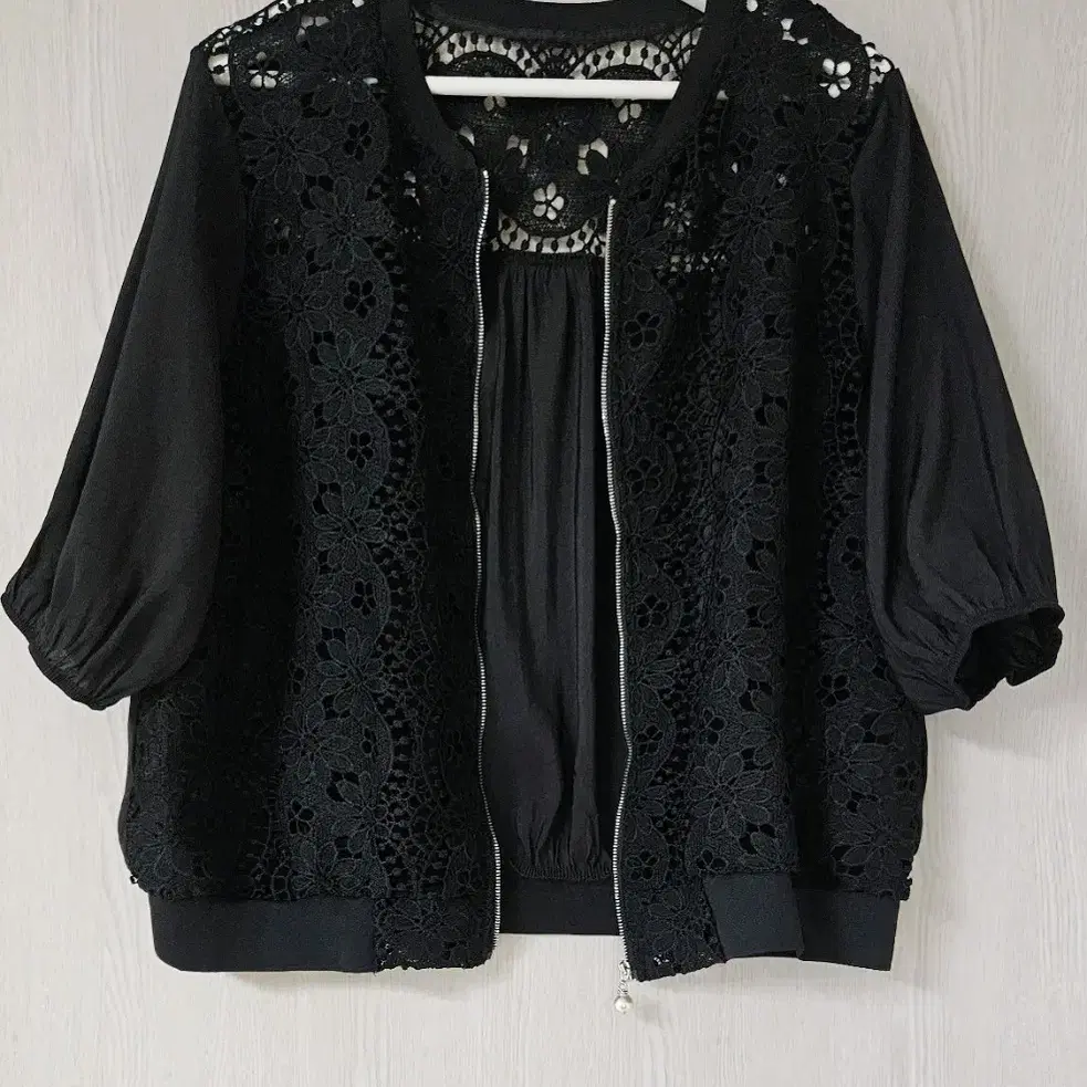 【BOHEMIAN SEOUL】KNEE OPEN RIPPED WIDE JEANS (BLACK) BOHEMIAN SEOUL | 보헤미안서울 Bohemian Seoul) KNEE OPEN