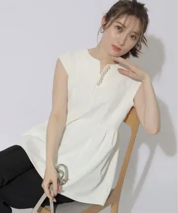 앱와이어 펄 디테일 블라우스