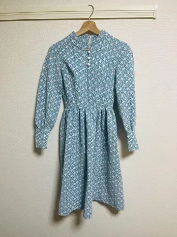 스카이블루 꽃무늬 긴팔 레트로 원피스