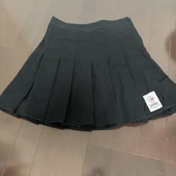 TOMMY JEANS 블랙 플리츠 스커트